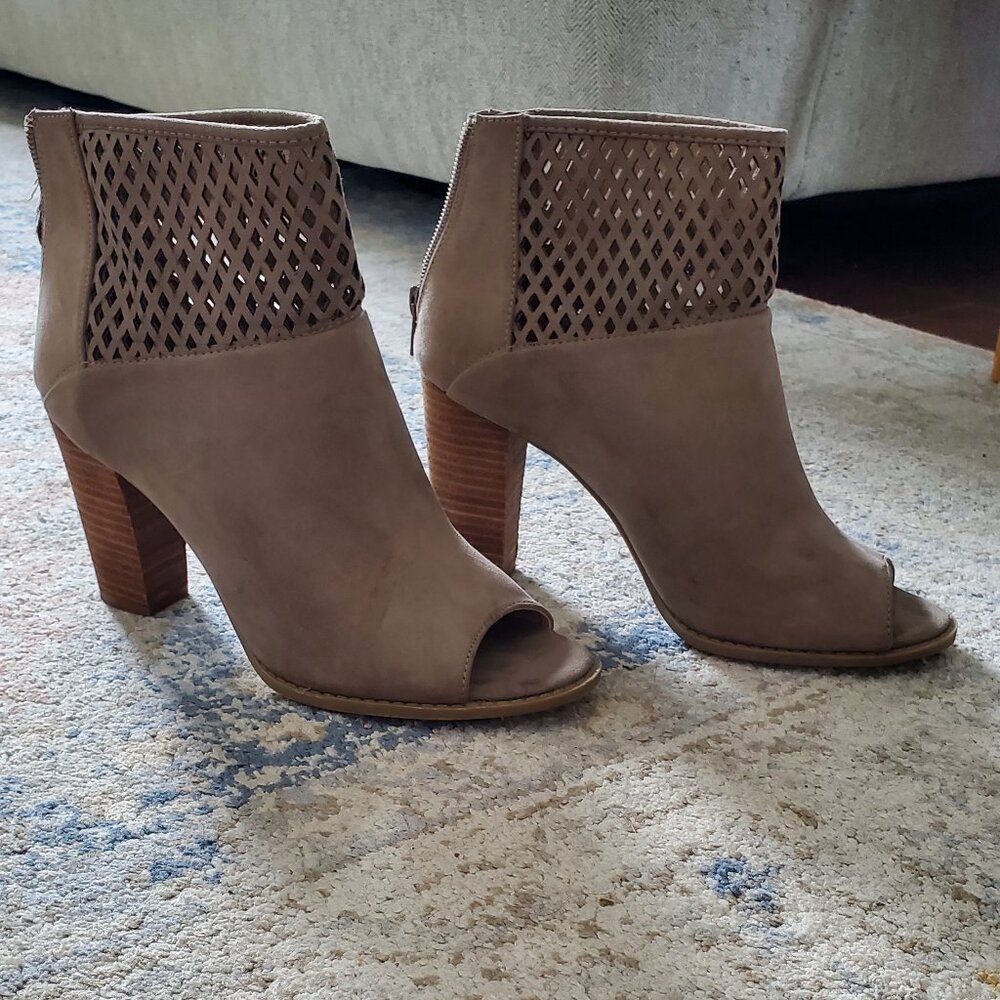 Report Heeled boots size 8